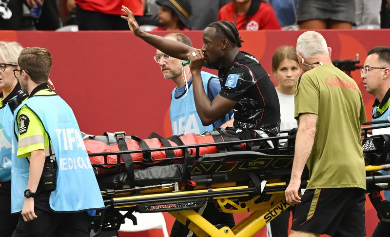 Ismaël Koné agradeció las muestras de apoyo tras su fractura