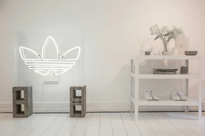 Adidas se desploma un 17% pese a lograr ventas récord