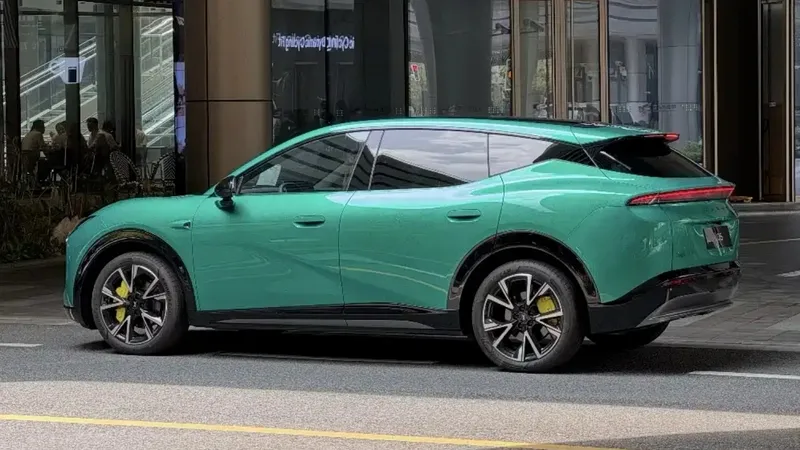 El nuevo Xpeng Mona L05 (rival del Tesla Model Y) con 660 km de autonomía y 25.000 € se adelanta a su propia presentación