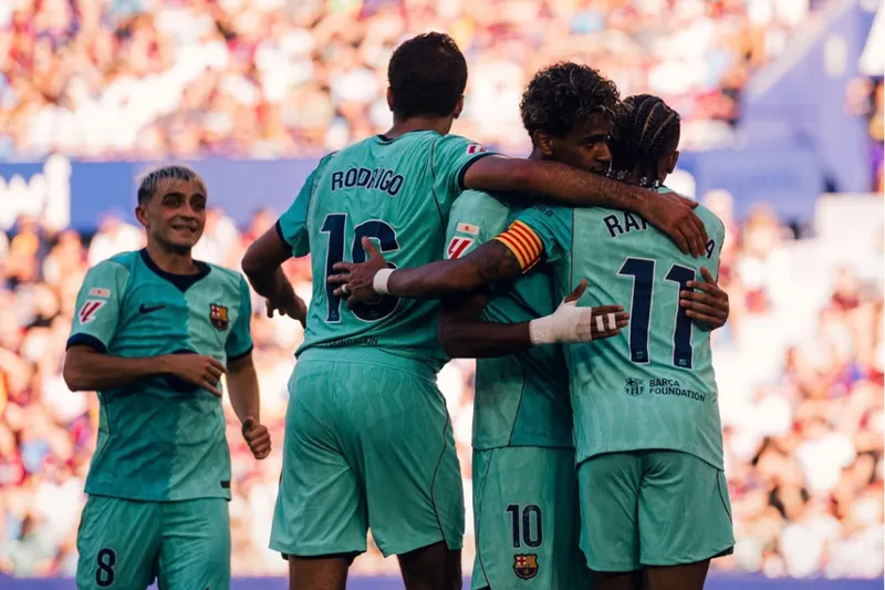 Barcelona sigue perfecto y vence 4-2 al Levante