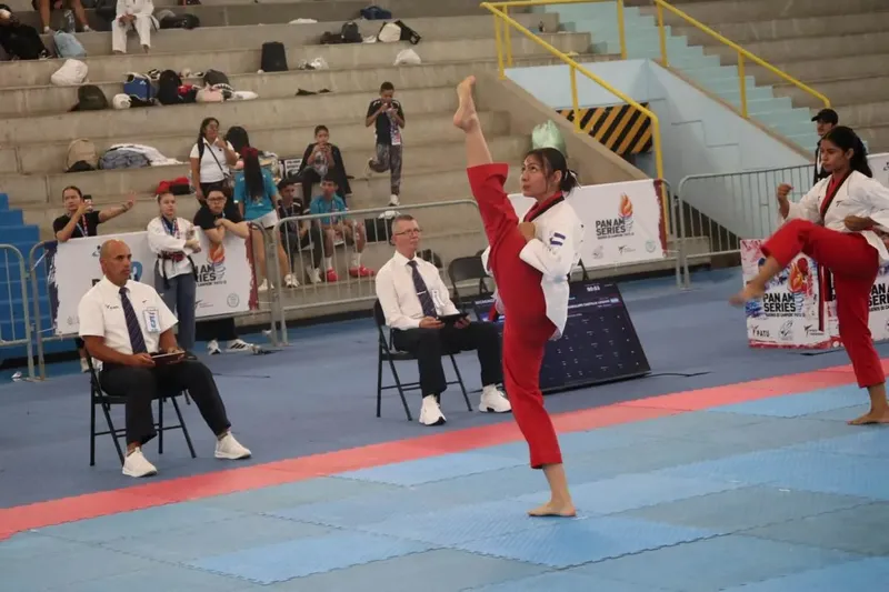 Atletas nicaragüenses conquistan tres medallas en el Pan American series a de taekwondo en Honduras