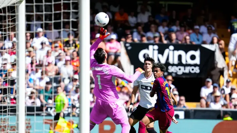 0-5: El Barça golea y se divierte en un apocalíptico Mestalla