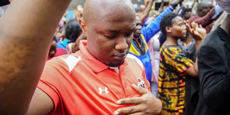 Kenia declara culpable a pastor por la muerte de 190 niños sometidos a ayunos...