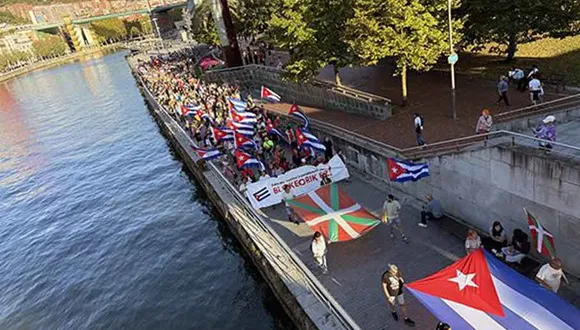 Desde Bilbao, miles se manifiestan en solidaridad con Cuba