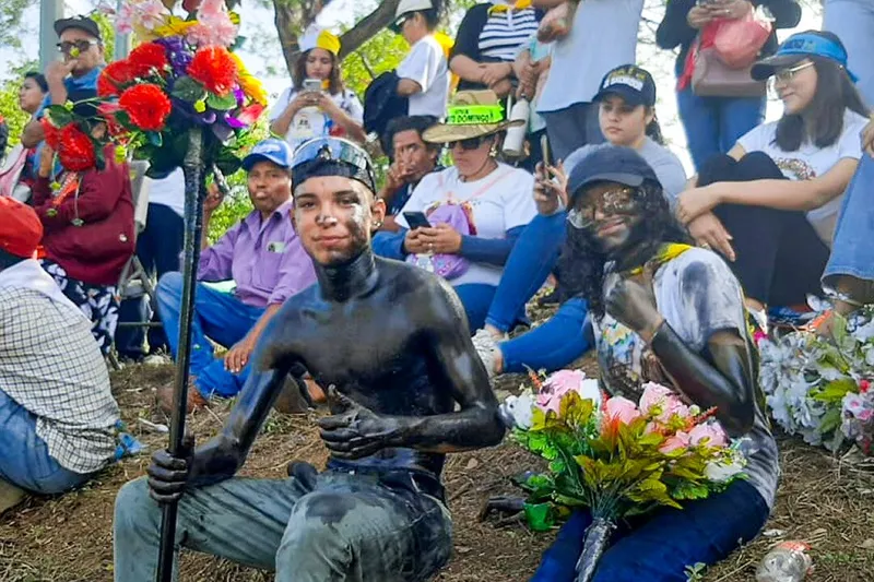 Fieles viven fiestas de Santo Domingo en paz y con gran devoción