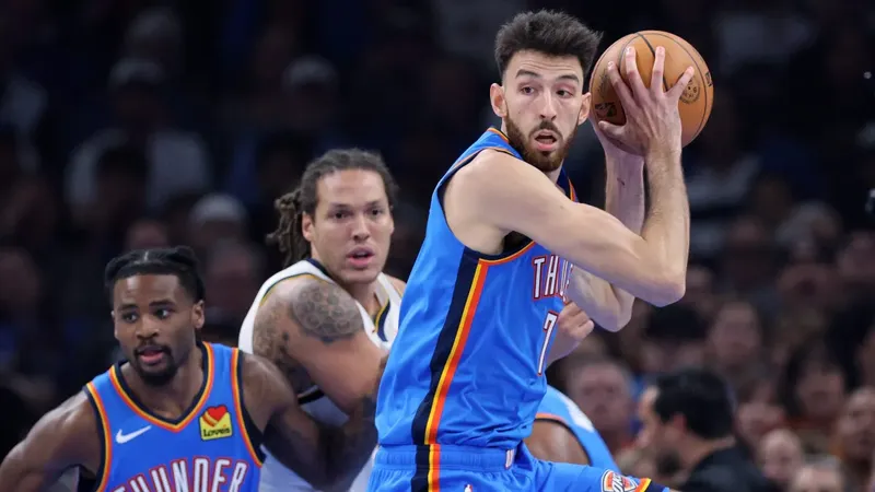 Chet Holmgren se suma a la epidemia de lesiones en la NBA