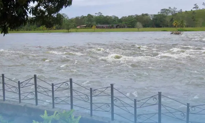Señora en estado de ebriedad es arrastrada por corrientes del Río San Juan