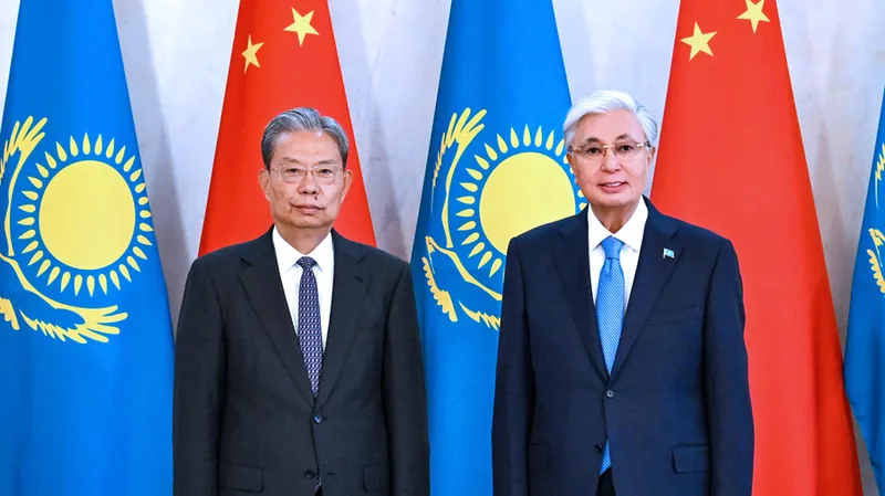 El máximo legislador de China realiza una visita oficial de buena voluntad a Kazajistán