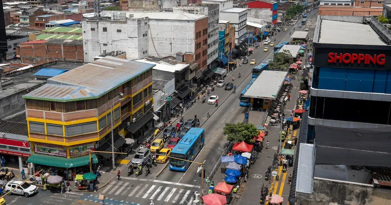 Los riesgos de que el comercio y la industria y Colombia crezcan impulsados por el consumo privado