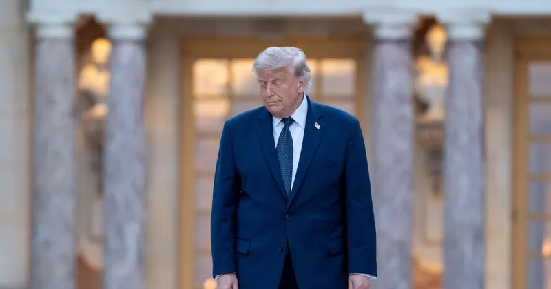 Trump dice que Meloni le “rogó” por una foto y la primera ministra italiana lo desmiente