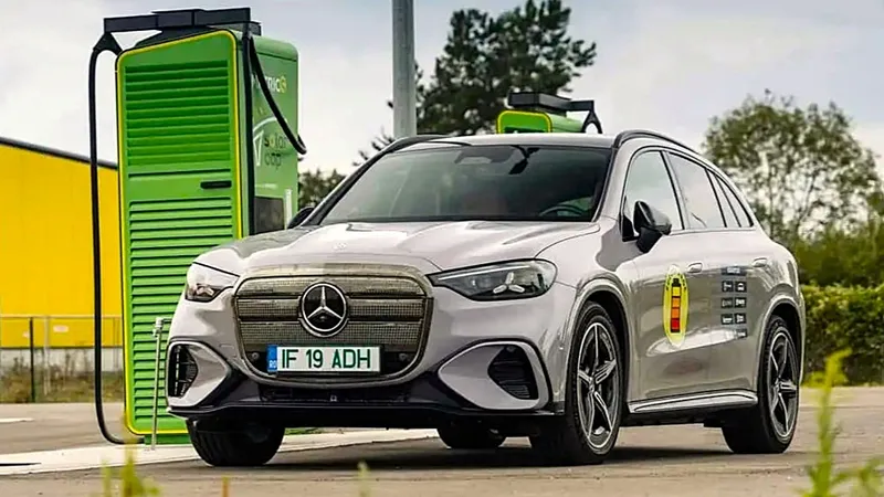 Carga 324 km en solo 17 minutos: el Mercedes que pone contra las cuerdas al mejor SUV eléctrico de BMW