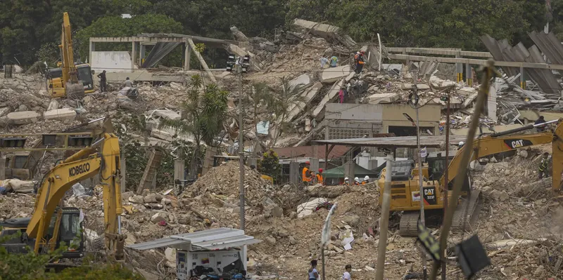 La Guaira avanza en la reconstrucción con obras en edificios de etiqueta amarilla