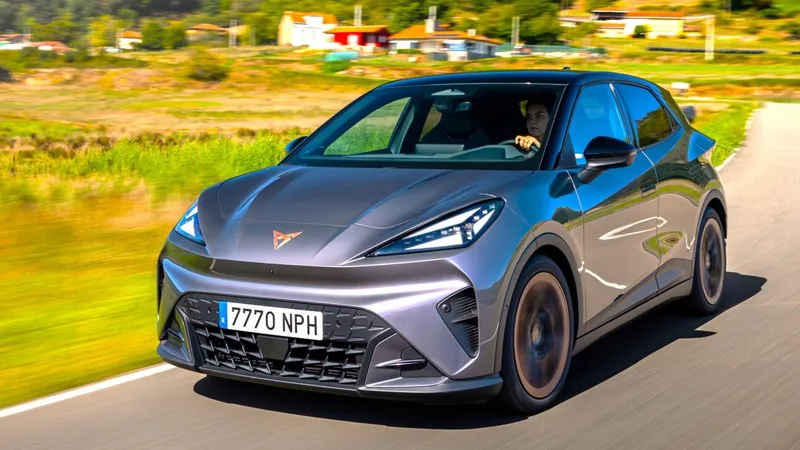 446 km, desde 25.490 € y hecho en España: probamos el CUPRA Raval que más merece la pena