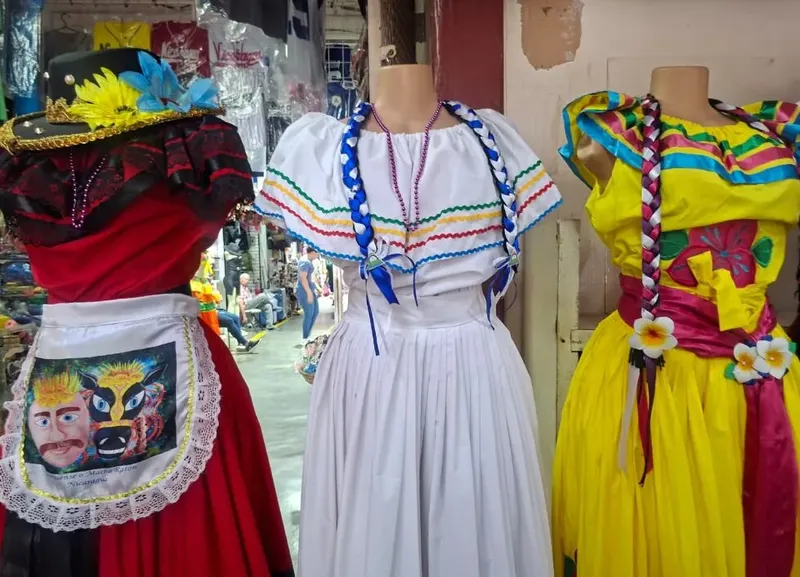 Comercio se viste de azul y blanco para celebrar nuestras fiestas patrias con identidad y orgullo patriótico