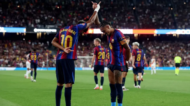 Barcelona defiende el título de La Liga a punta de goles