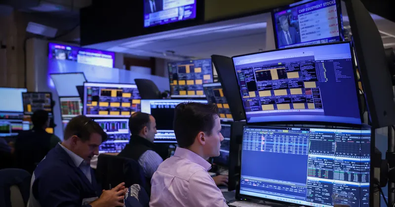 Wall Street avanza con el alivio en los bonos y nuevas señales de cautela desde la Fed