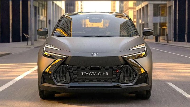 Hasta 7.000 € de descuento: Toyota renueva su SUV híbrido superventas en España para batir a Nissan y a BYD