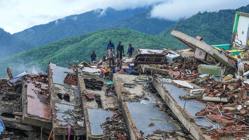 La Guaira acelera saneamiento tras los terremotos
