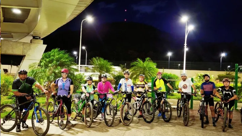 Team Chavalito celebra el Día Mundial de la Bicicleta con rodada nocturna en Managua
