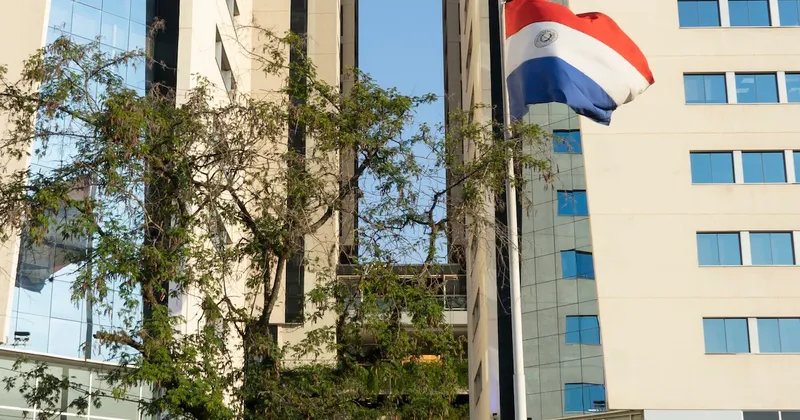 Paraguay podría aplazar meta de déficit fiscal mientras paga US$1.000 millones en deudas