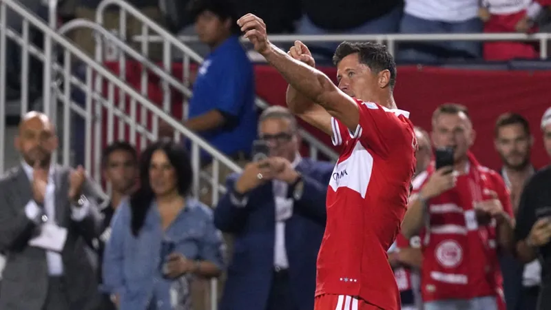 Empate en la guerra entre Robert Lewandowski y Lionel Messi
