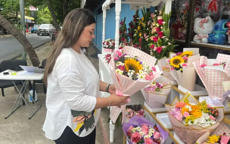 Flores: el regalo especial para celebrar el Día de las Madres en Nicaragua