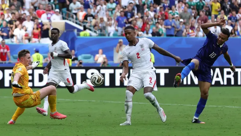 Inglaterra reina en la locura y Mbappé presiona a Messi