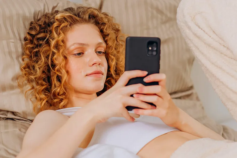 Internet ha empezado a llamarlas micro infidelidades. Según expertos en psicología es "una realidad aterradora"