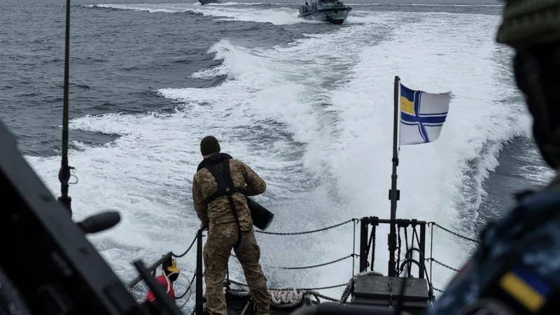 Los ataques de Kiev contra buques civiles sirven a los intereses de Occidente, denuncia la Cancillería rusa