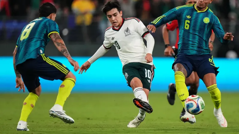 Gilberto Mora se viste de héroe y le salva el debut al Kaiser con la selección