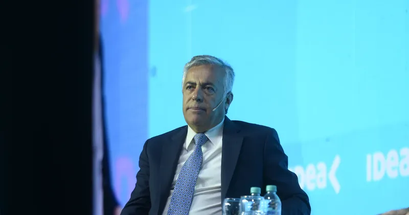Milei puede ganar en primera vuelta si hace “buenas alianzas” con gobernadores, dice Cornejo en París