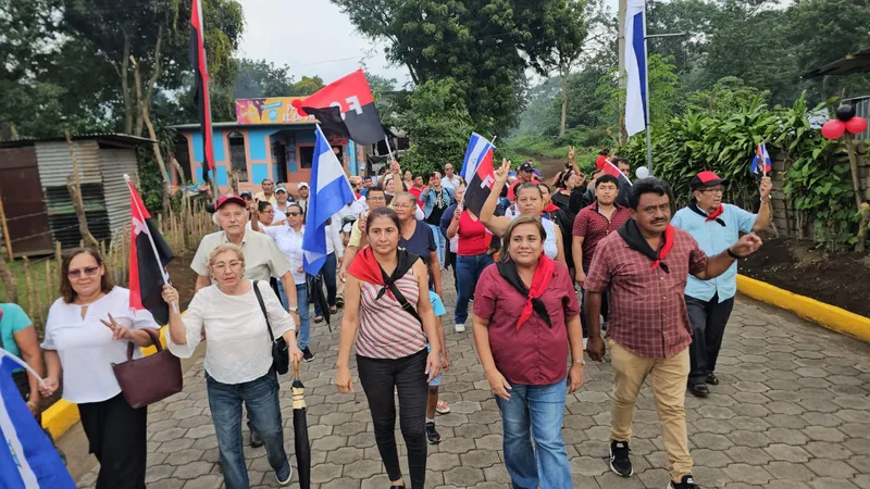 Familias de San Marcos estrenan calles adoquinadas en la Urbanización Bismarck Martínez