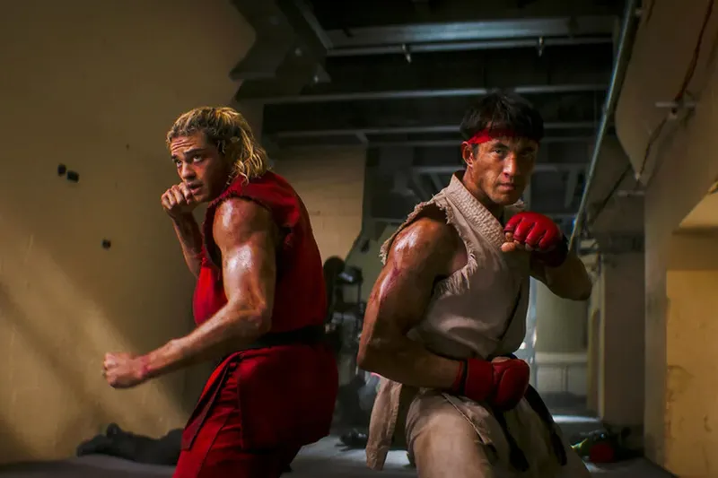 'Street Fighter' es un sueño nostálgico para los que nos fundimos miles de monedas de 5 duros. Ojalá hubiera ido más allá del simple mamarracheo millennial