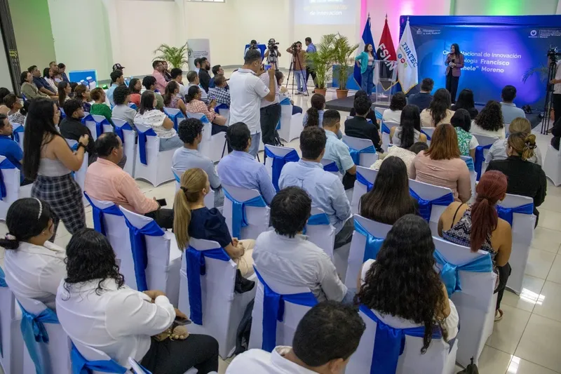 Realizan graduación de entrenamiento en herramientas de Innovación