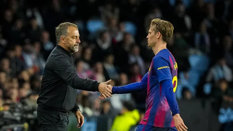Flick cuenta con De Jong para el futuro: "Está mejorando un poco"