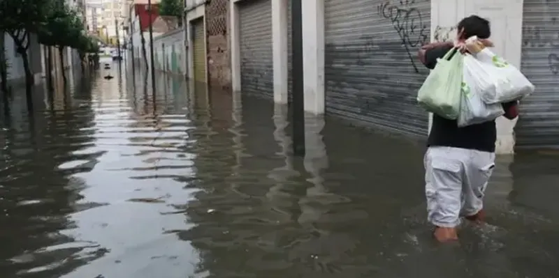 Fuertes lluvias y granizadas provocan alerta roja en la Región Metropolitana de Chile