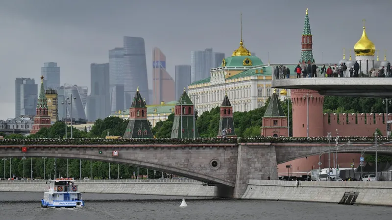 Kiev sigue apostando por la guerra a pesar de encontrarse en una situación desesperada, señala el Kremlin