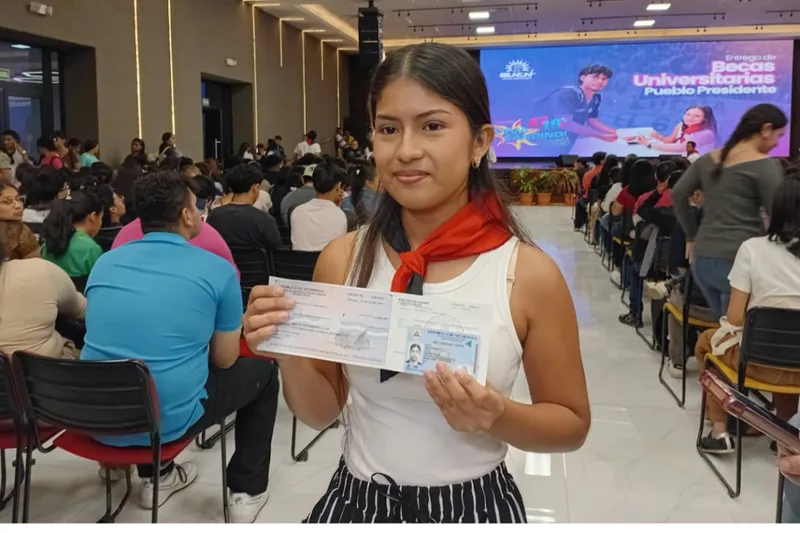 UNAN-Managua entrega más de 4 mil becas universitarias