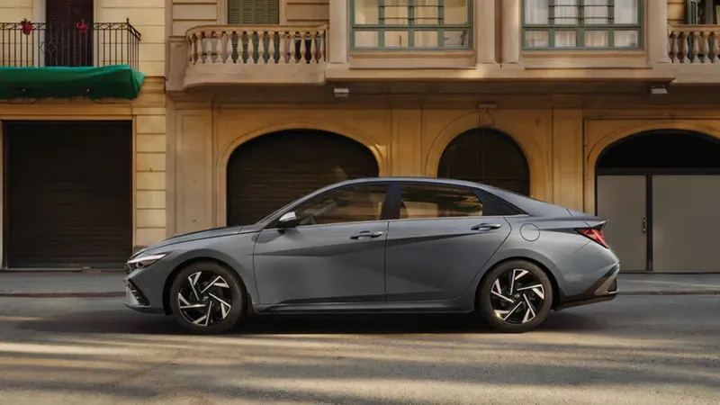 Tras el adiós del i30 en Europa, Hyundai estaría pensando en traer su berlina superventas en versión híbrida enchufable