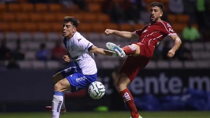 Paulinho se viste de diablo para echar a perder la noche mexicana de la Franja