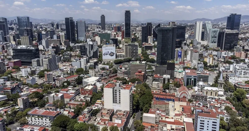 PIB de México se revisa y economía cae menos de lo anticipado en primer trimestre