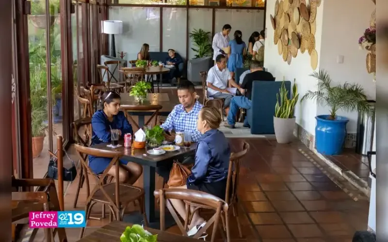 ¡Excelente elección! Familias disfrutan de exquisita gastronomía en La Casona y Las Cuatro Esquinas