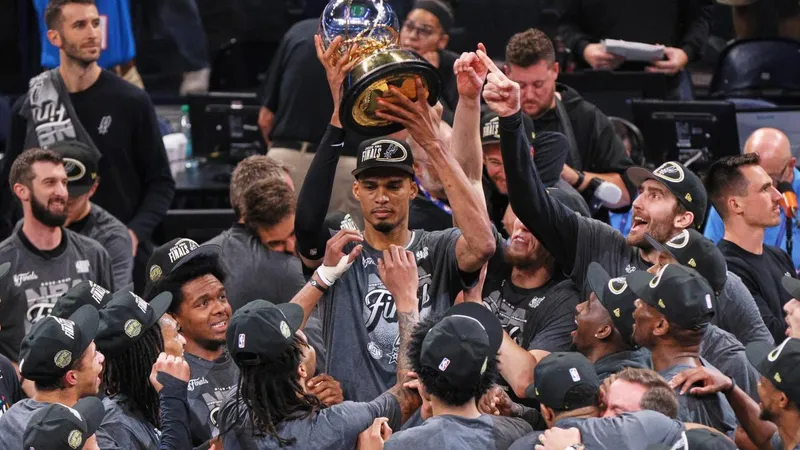 Wembanyama tumba a los Thunder y los Spurs se citan con los Knicks en las Finales NBA