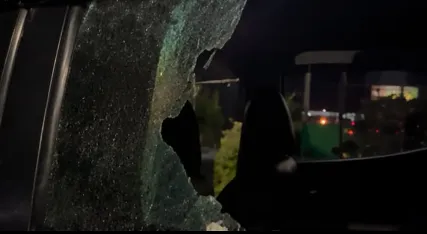 Cuatro delincuentes en moto roban equipos con valor de U$14 mil en Plaza Familiar