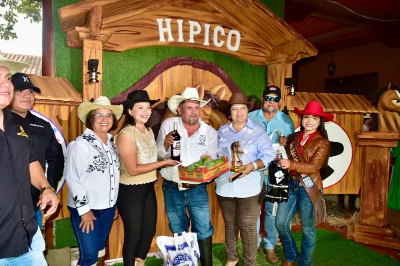 León honra su historia con una vibrante jornada hípica