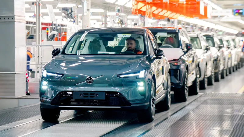 Volvo da ‘luz verde’ a las entregas de su coche eléctrico más importante, un SUV de 810 km de autonomía y 64.900€