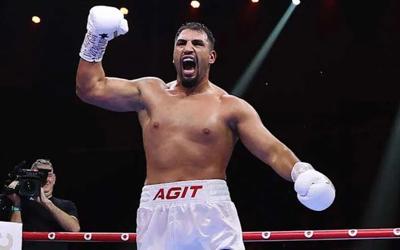 Frank Warren asegura que Usyk debe ir contra Kabayel