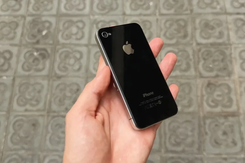 Quería revivir mi viejo iPhone 4 y mi iPod Nano, así que me fui a Barcelona a conseguirlo