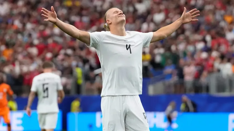 Erling Haaland salió al rescate de Noruega y los clasificó a la siguiente ronda del Mundial