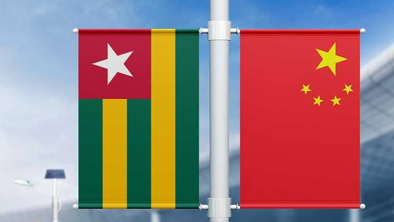 El presidente de China, Xi Jinping, se reúne con el presidente del Consejo de Ministros de Togo
